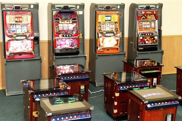 喫茶店で賭博疑い ゲーム機設置 200万円の利益か