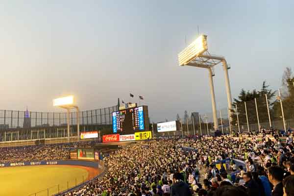 日本政府、サッカーと野球のスポーツ賭博合法化を検討